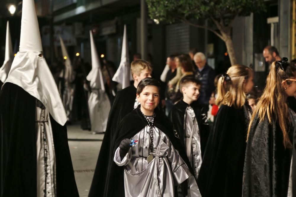 Algunas de las imágenes decanas de la Semana Santa se acercaron al mar y los paseos en Martes Santo