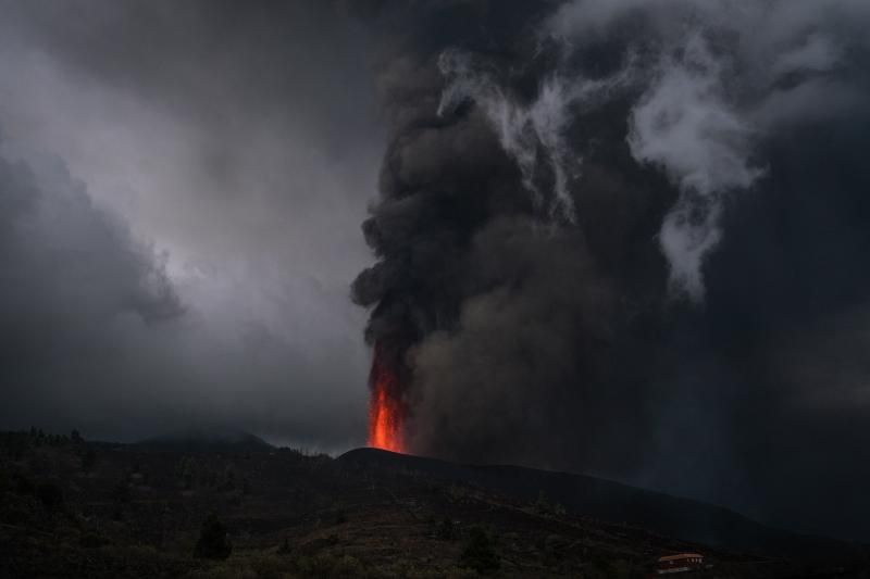 Volcán en Canarias: La lava sigue saliendo (4ºdía)