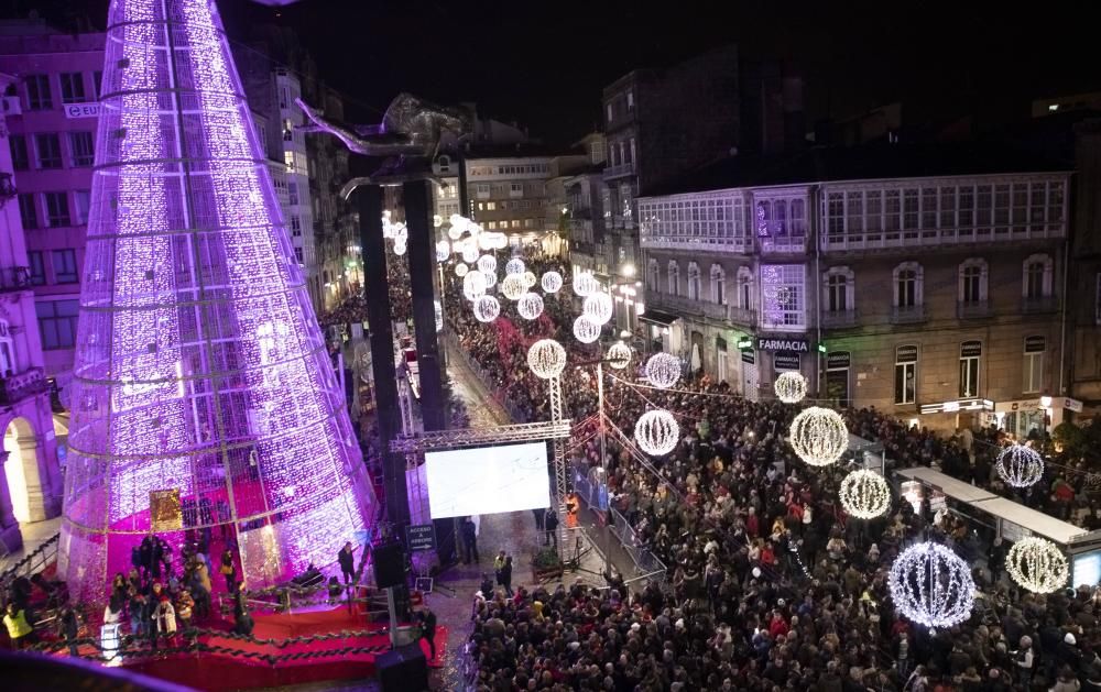 La Navidad arranca en Vigo con el encendido del alumbrado // Ricardo Grobas