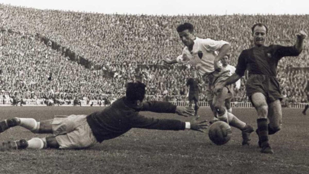 César Rodríguez, en una acción en Les Corts