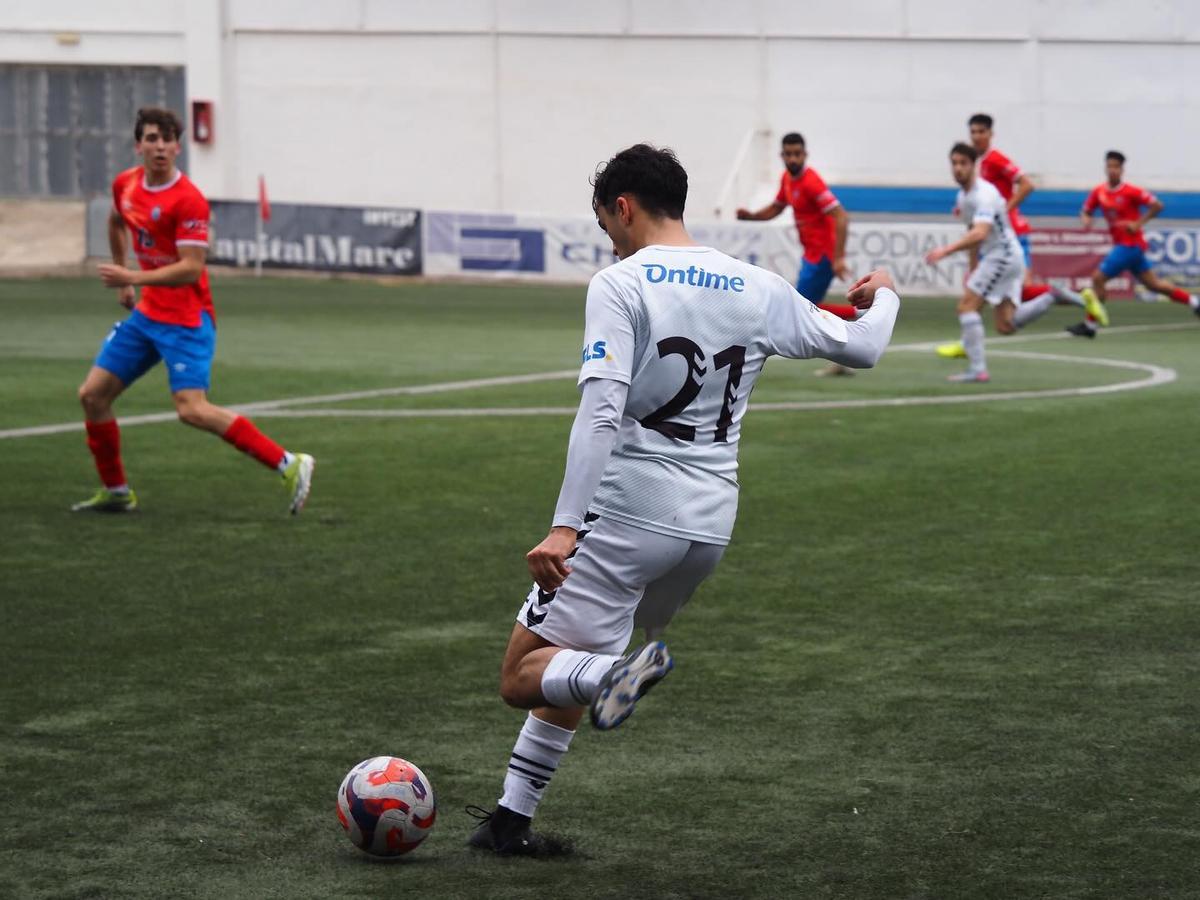 El Olímpic de Xàtiva en el partido de la pasada jornada ante el Rayo Ibense.