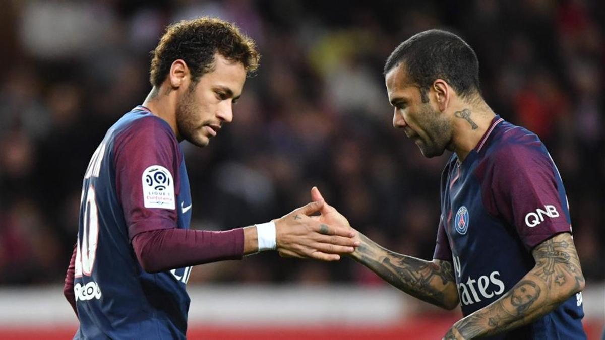 Alves y Neymar comparten objetivo en el PSG: ganar la Champions