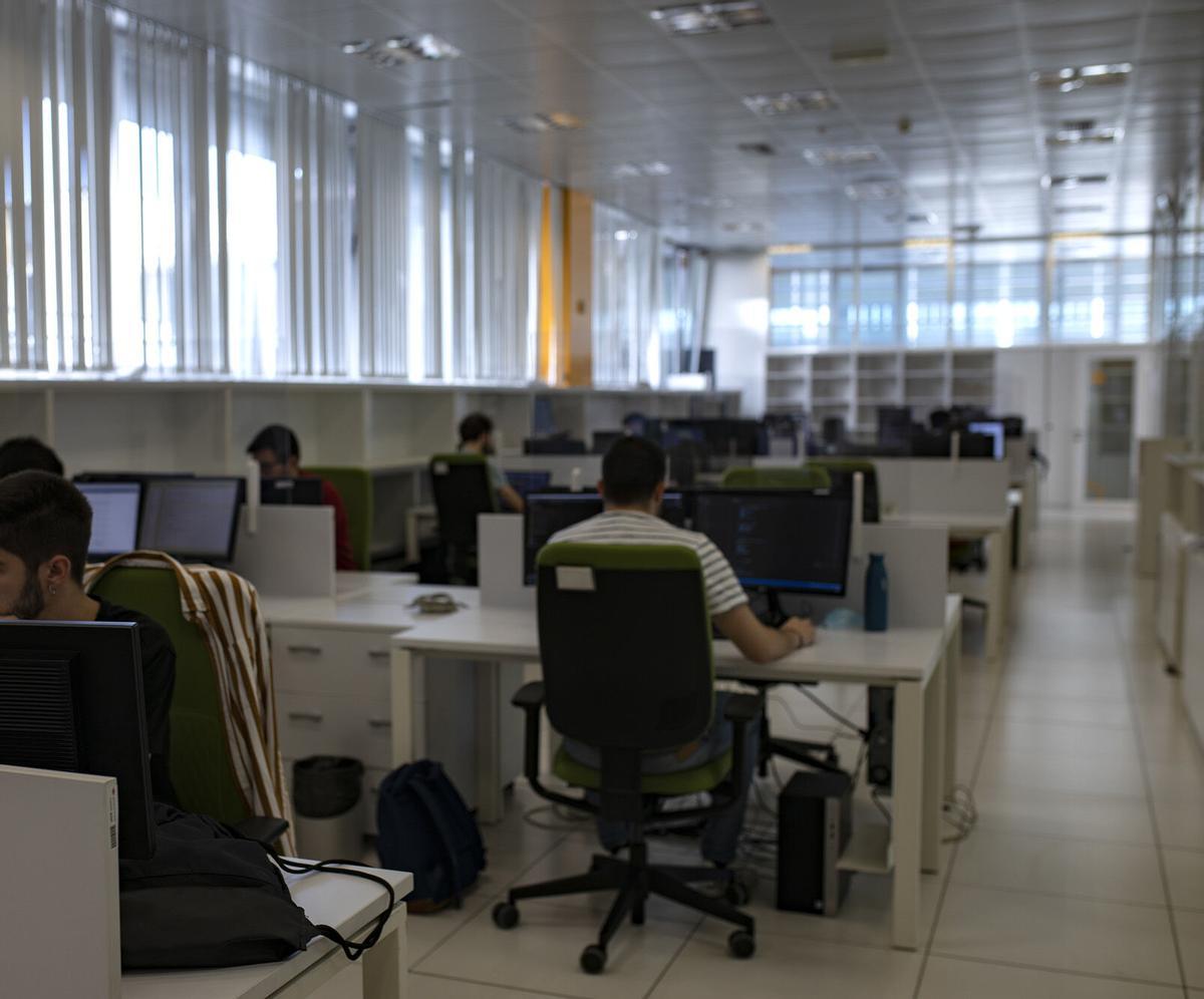 Investigadores en el centro de investigación informático Citic, de la Universidade da Coruña. // La Opinión