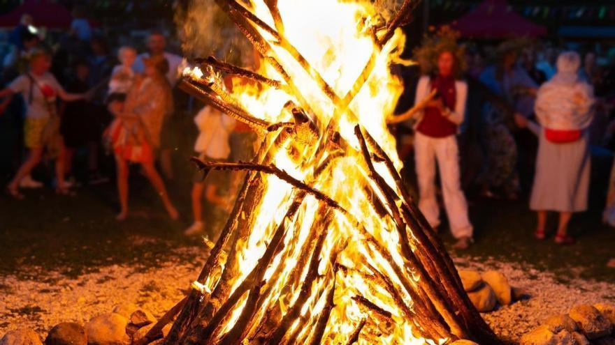 Aviso para la noche de San Juan en la Región de Murcia: estos son los municipios donde estará prohibido encender hogueras en la playa