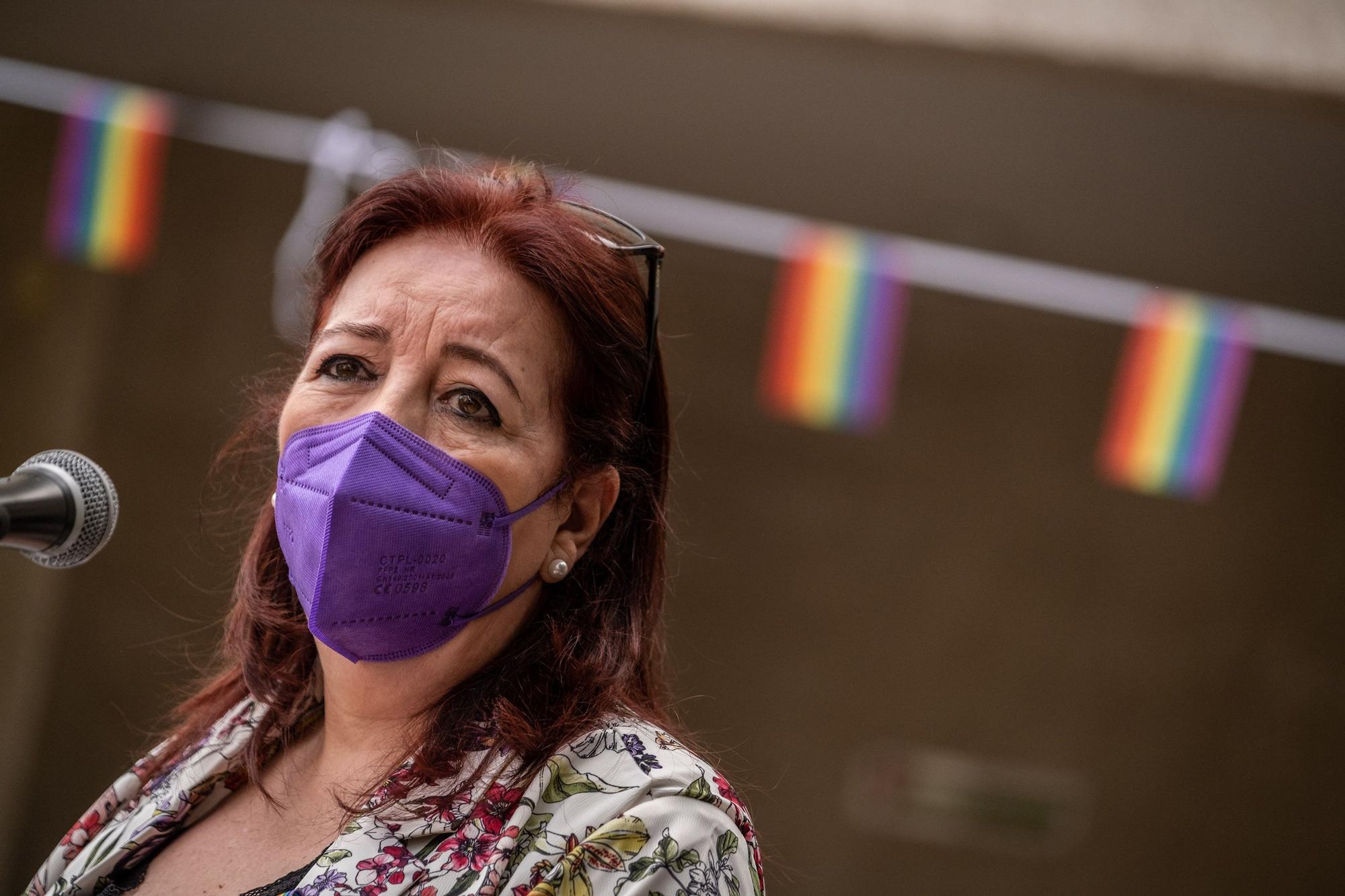 La consejera de Educación, Manuela Armas, participa en los actos del Día contra la LGTBIfobia+