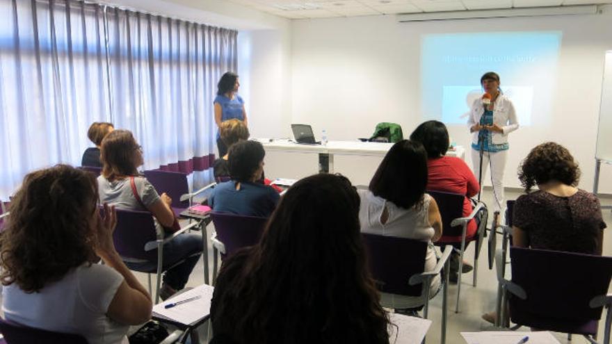 Un momento de un taller del proyecto Educar en Familia, ayer.