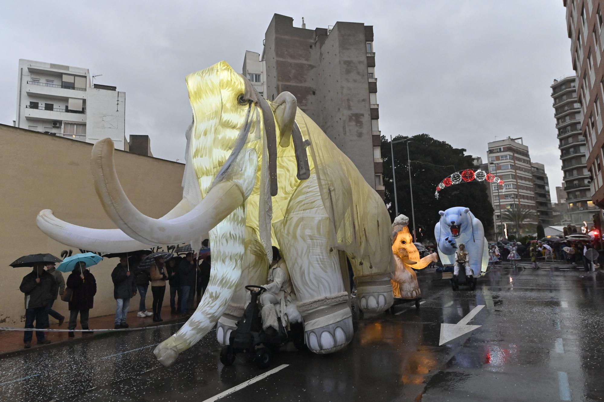 Teatro y música en el desfile de animación de la Magdalena