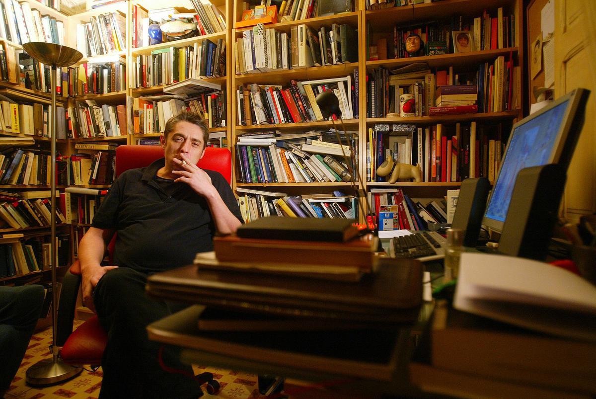 Francisco Casavella, en su estudio, en 2006.