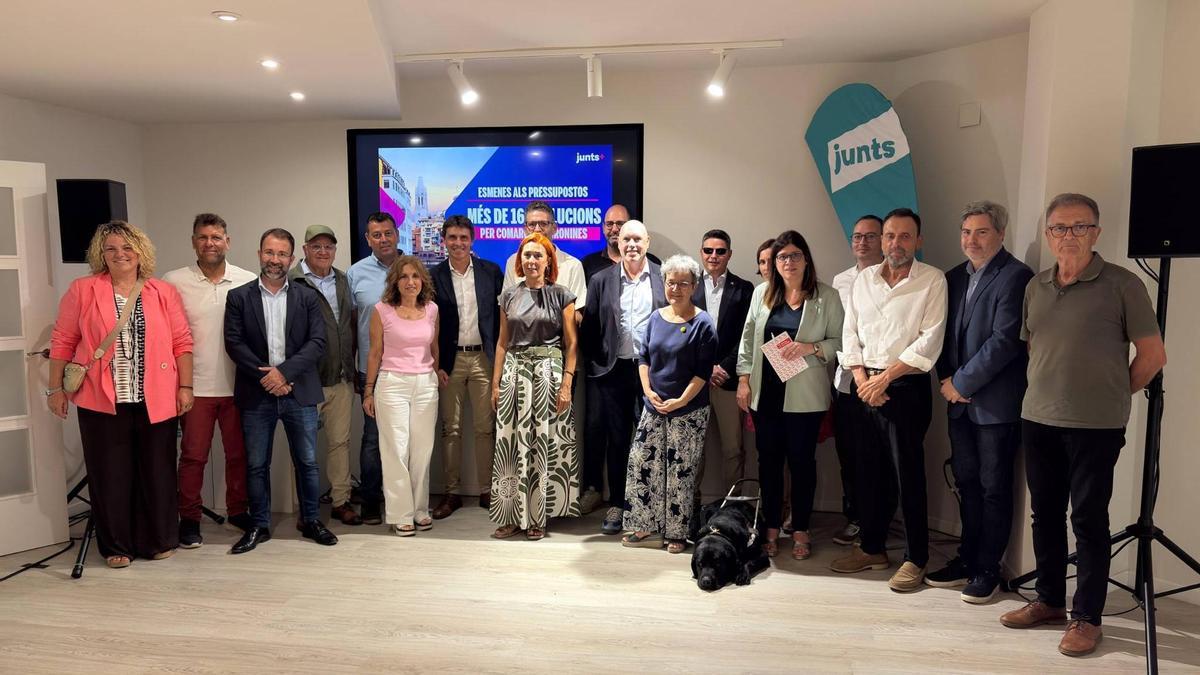 Presentació de les esmenes als pressupostos a la seu de Junts a Girona.