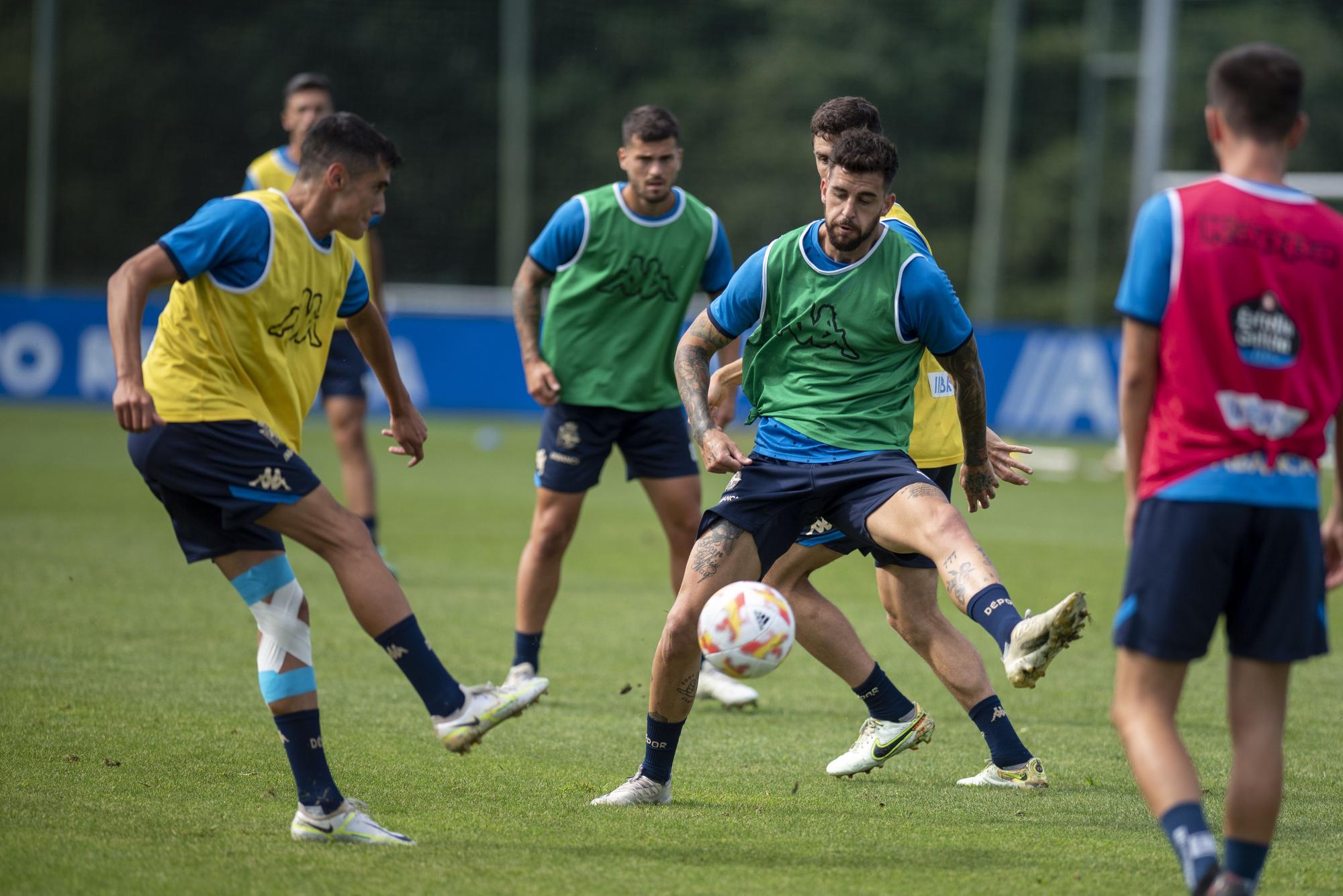 Kuki Zalazar ya se entrena con sus nuevos compañeros del Deportivo