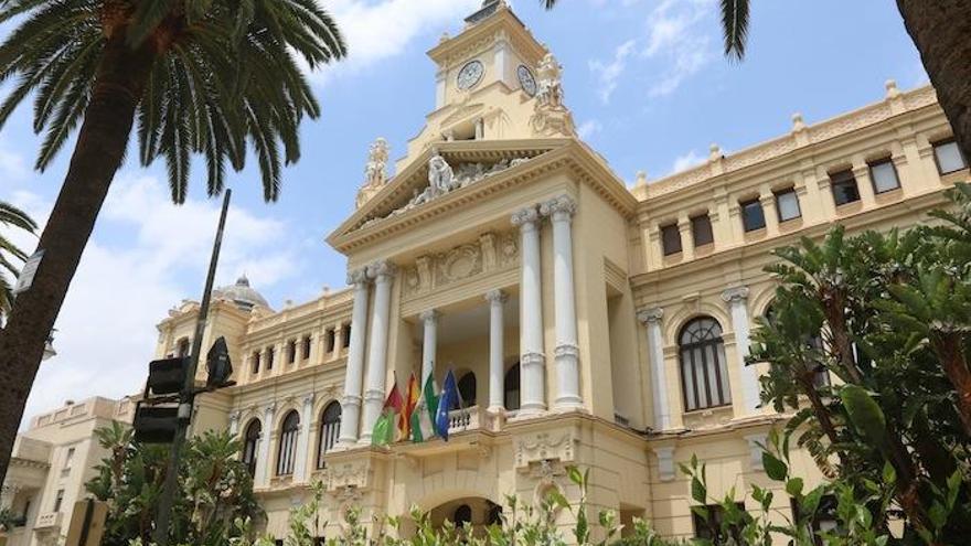 Fachada del Ayuntamiento de la capital en la avenida de Cervantes.