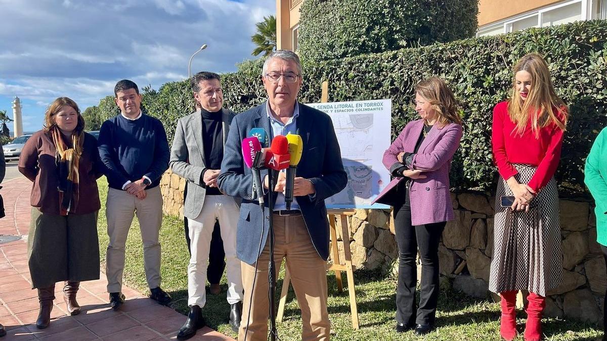 La Diputación de Málaga financia sendos tramos de la Senda Litoral en Torrox.
