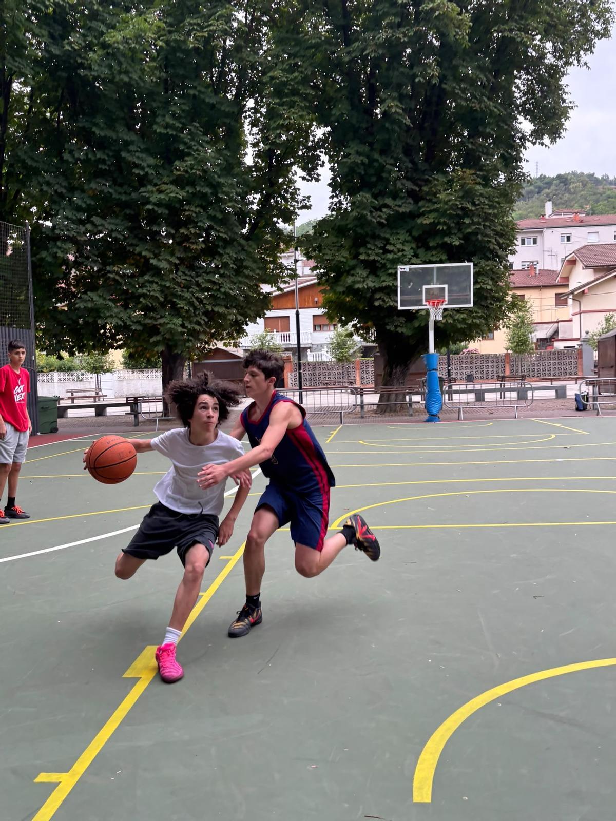 Participantes disfrutando de un partido.
