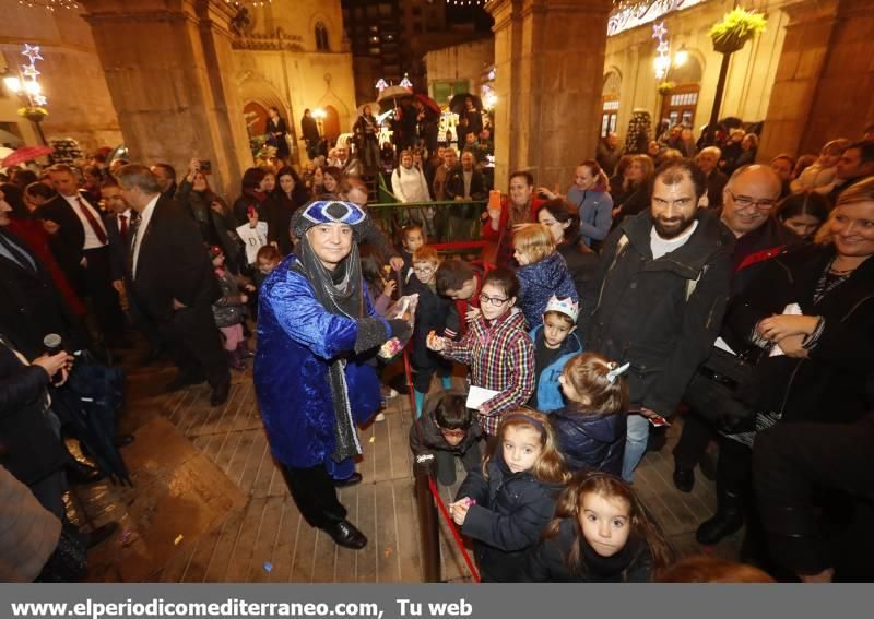 El Cartero Real recogió las ilusiones de los niños de Castellón