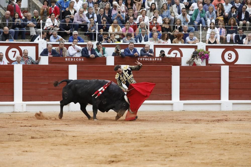 Perera pone el broche perfecto a la feria.