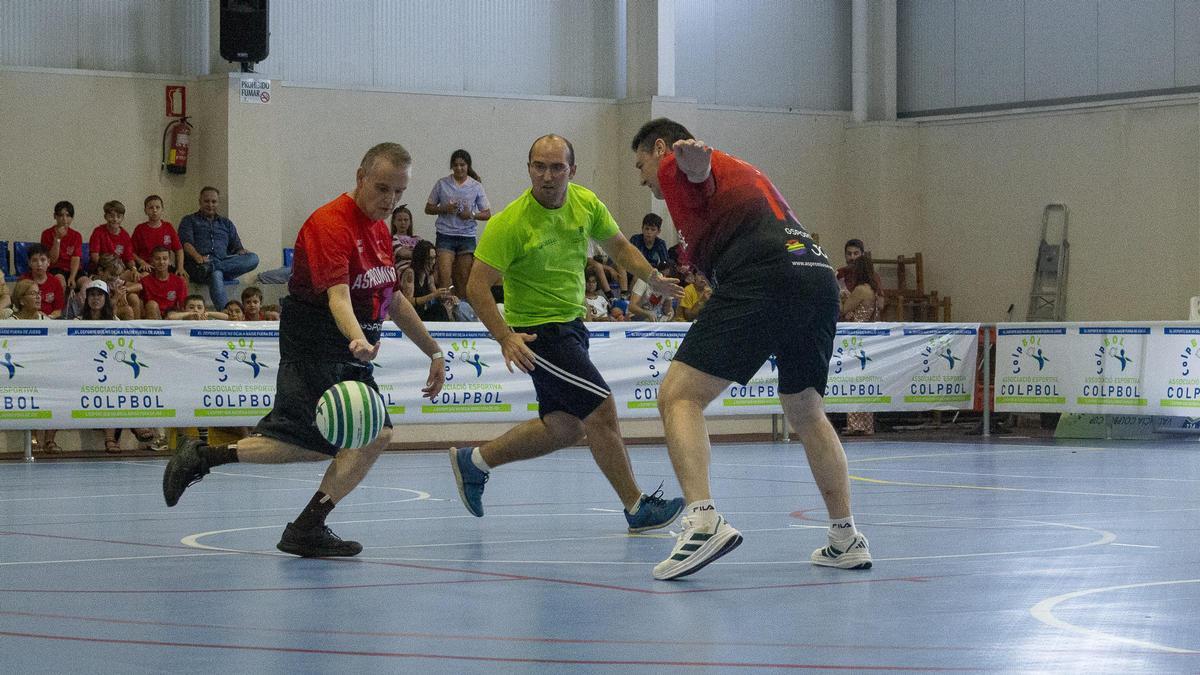 Deportistas del equipo de Aspromivise en un partido del Campeonato de España de Colpbol.
