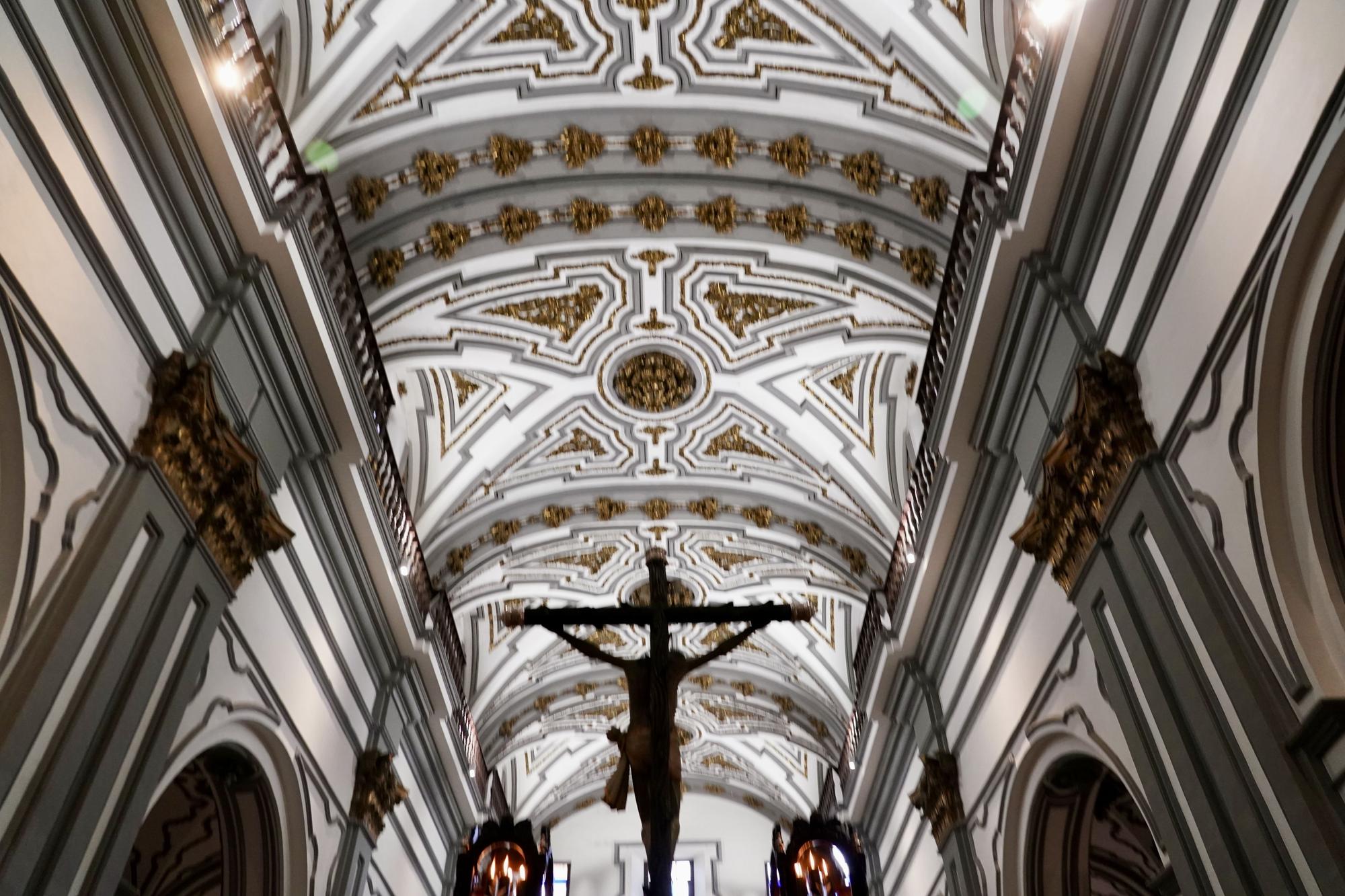 Salida procesional de la archicofradía de la Santa Vera Cruz.