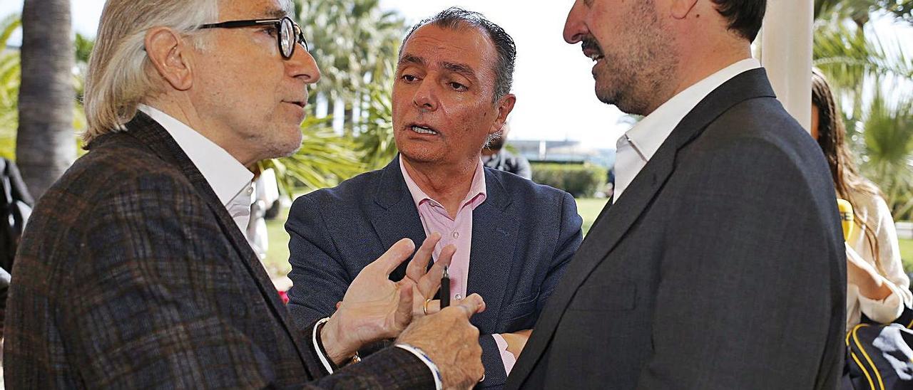 Salvador Navarro, Josep Sanchez Llibre y Ricardo Mur, en la reunión de 2020 en Benicarló. | DOMENECH CASTELLÓ/EFE