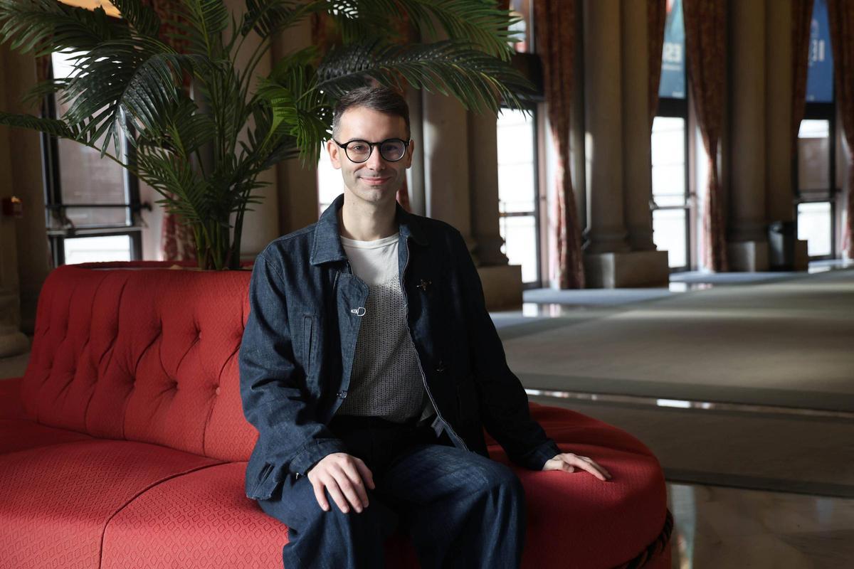 Martín Varela en la presentación de Reinventio en el teatro Afundación.