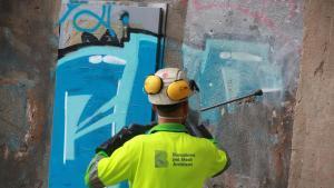 Cinc dels deu punts calents de grafitis a Barcelona són en aquest carrer