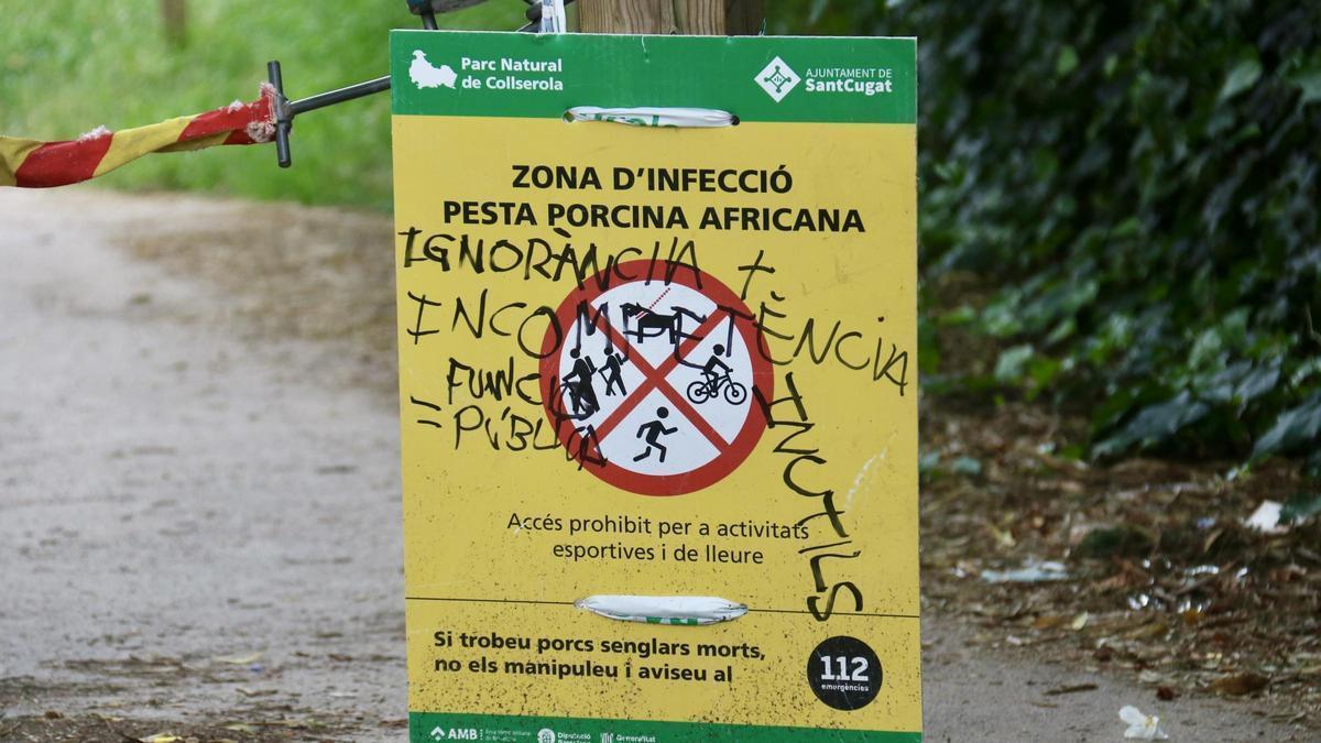 Cartell informatiu de les restriccions per la PPA a Sant Cugat, vandalitzat..