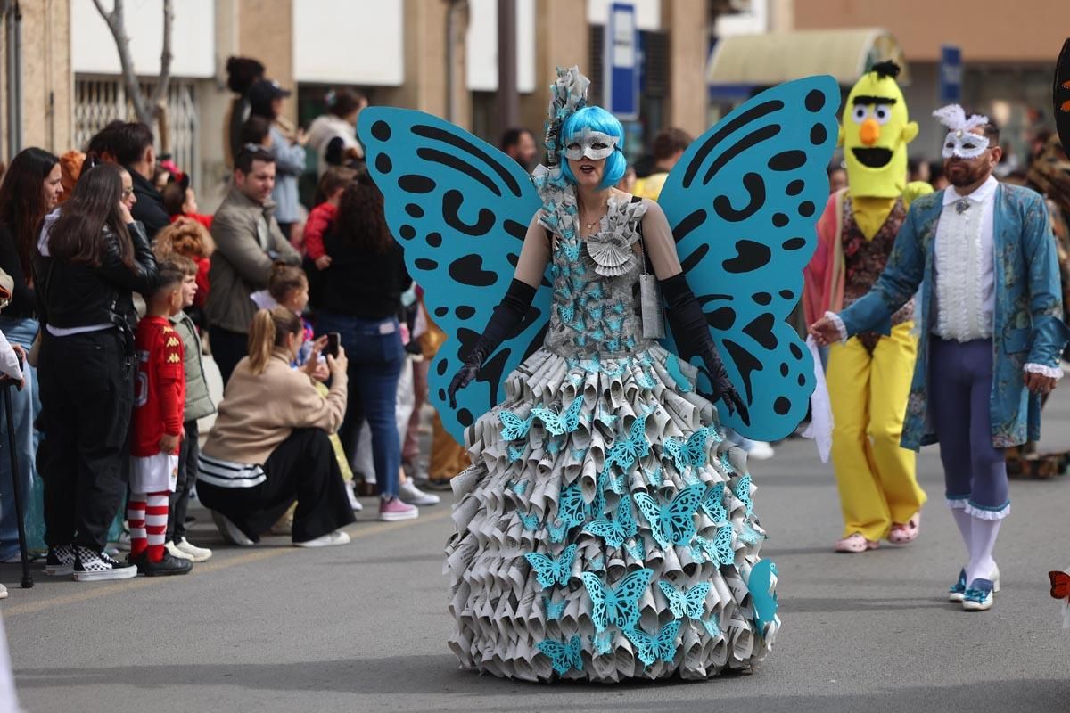 Búscate en las imágenes de la rúa de Carnaval de Ibiza