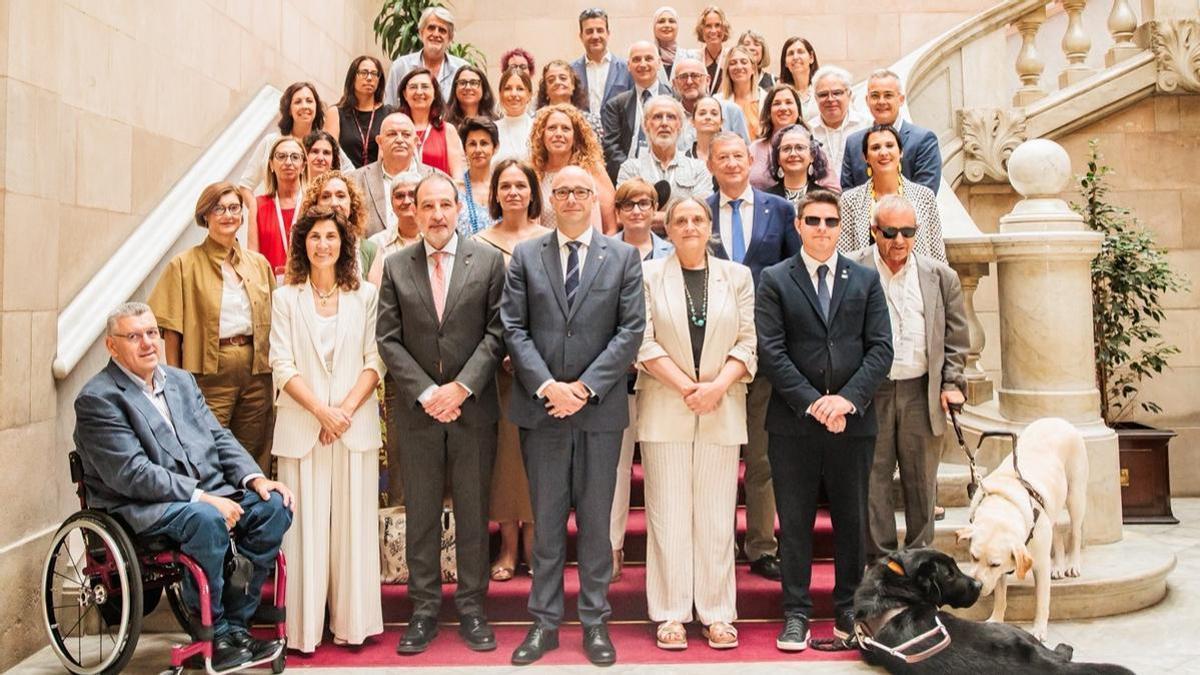 Representants d'entitats amb els Consellers de Justicia i de Drets Socials.