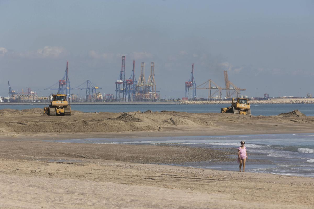 Valencia. VLC. Trabajos de recuperación de arena en la playa de Pinedo y del Saler. OBRAS DE REGENERACIÓN DE LA PLAYA DE PINEDO