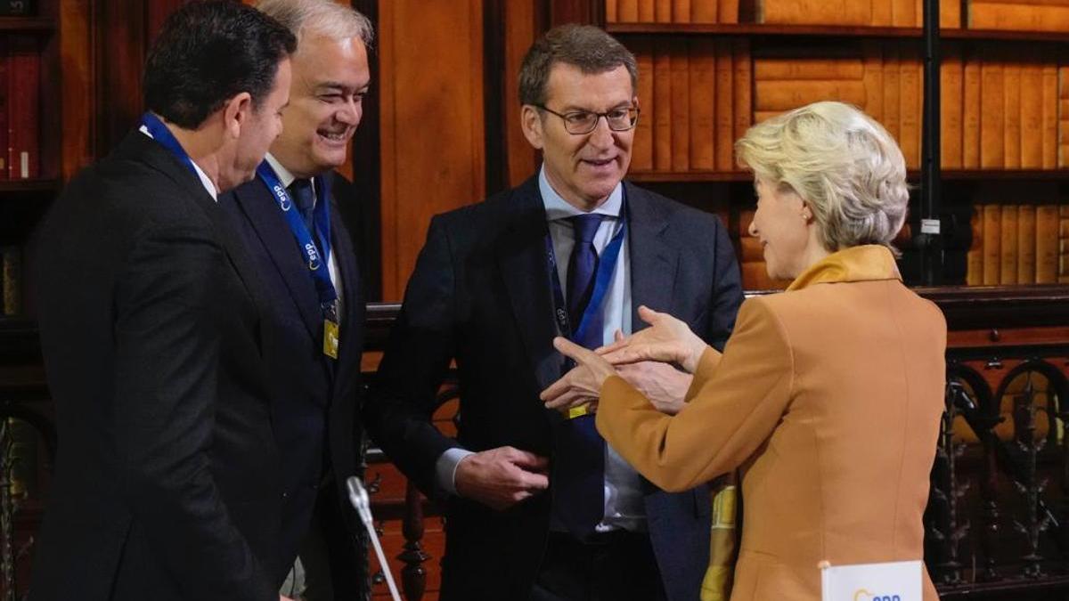 Alberto Núñez Feijóo y Esteban González y Ursula von der Leyen.