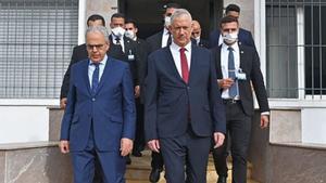 Gantz, llavors ministre israelià de Defensa, i Loudiyi, el seu homòleg marroquí, a Rabat el 2021.  |  ARIEL HERMONI / AFP