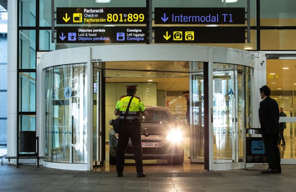 Dos detinguts per accedir amb el seu vehicle l'aeroport del Prat