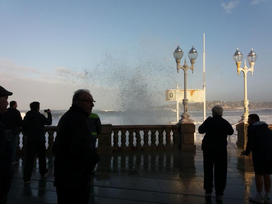 Oleaje en Gijón.