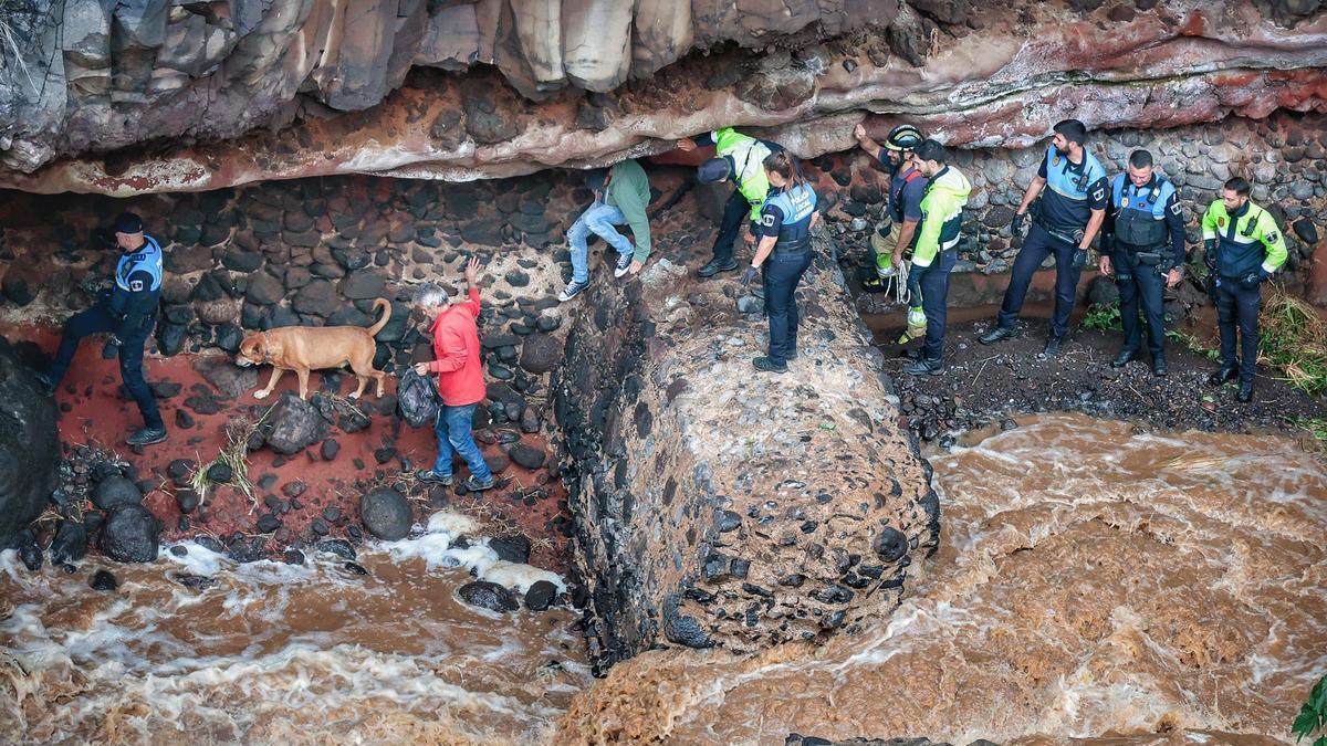 El polideportivo de Ofra, en Santa Cruz de Tenerife, bajo la lluvia