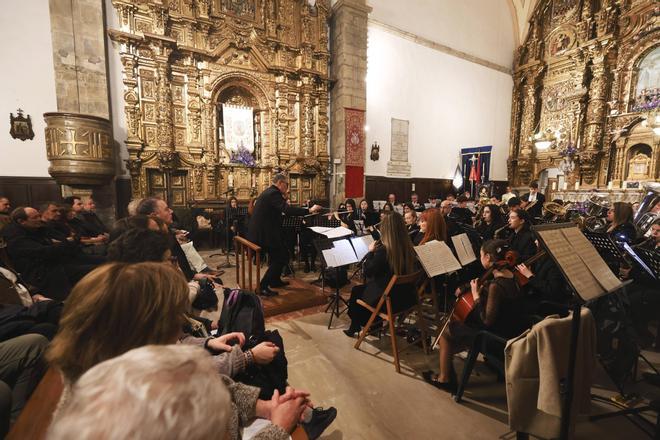 EN IMÁGENES: Estreno del himno del Socorro de Luanco con la banda Maestro Luppi de Zamora