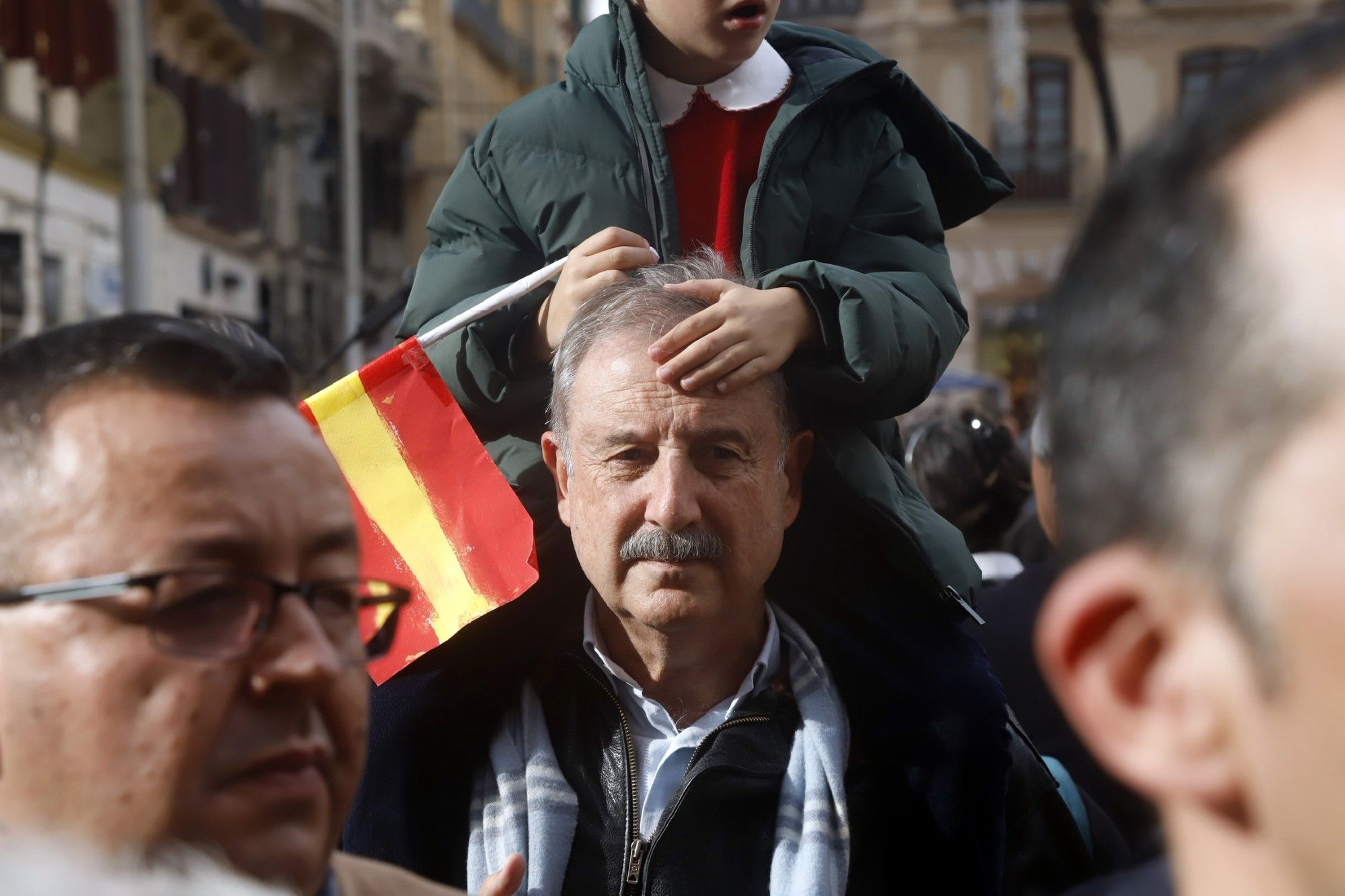 Málaga celebra el 44 aniversario de la Carta Magna con el izado de la bandera en la plaza de la Constitución