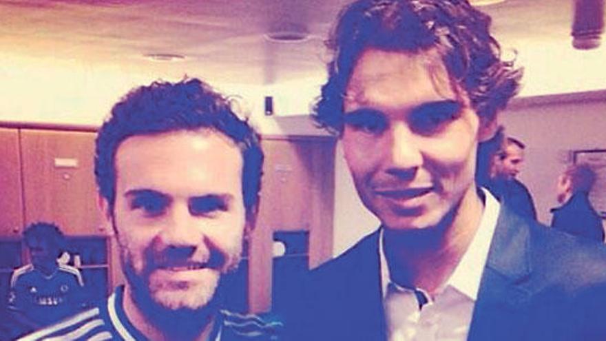 Con el Chelsea invitado por Mourinho. En la imagen, con Juan Mata.