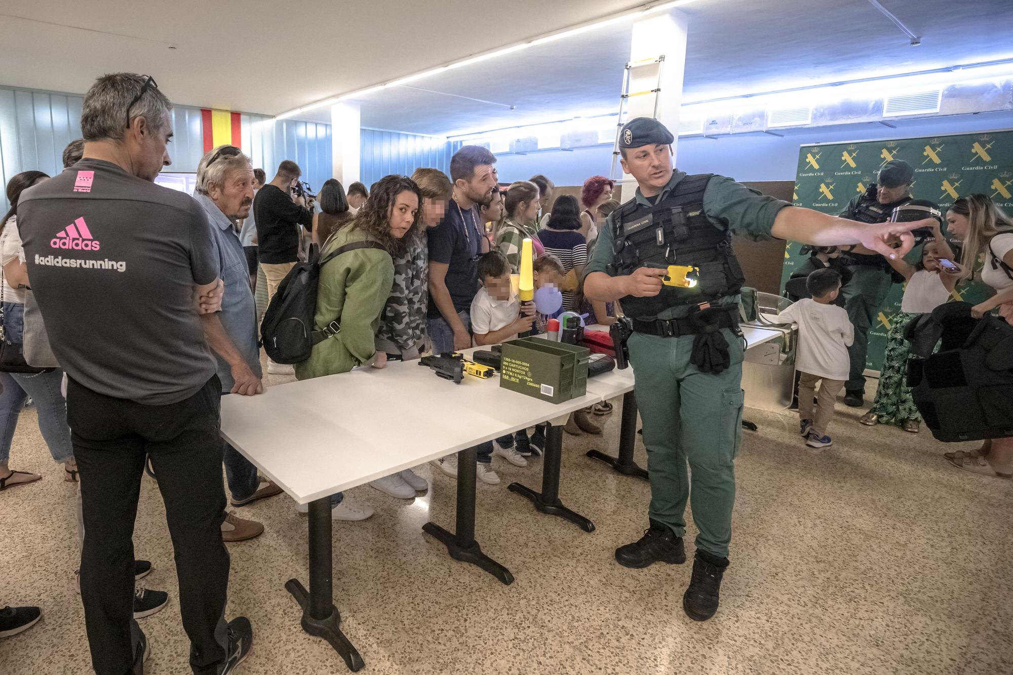 La Guardia Civil de Baleares ha celebrado una jornada de puertas abiertas para conmemorar la patrona