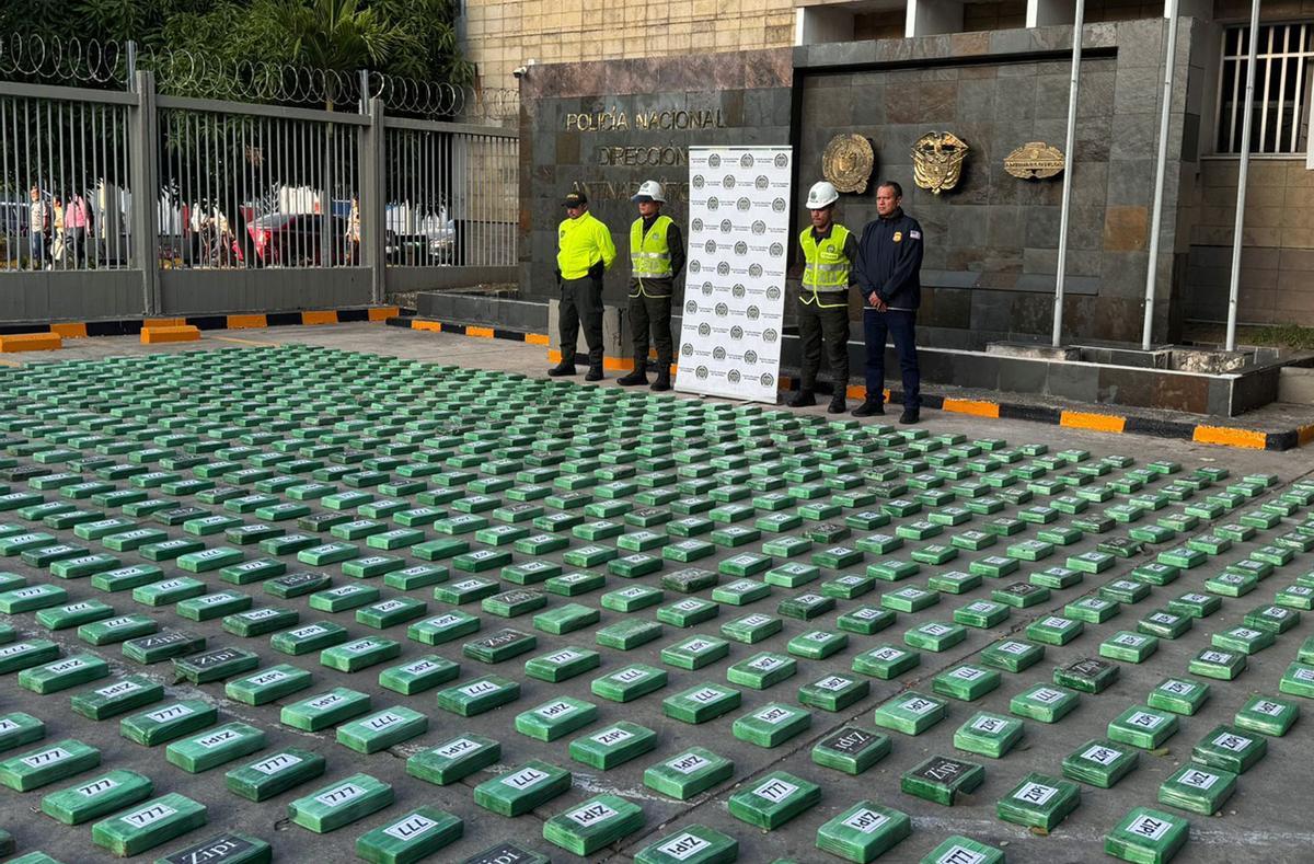 Incautan en Colombia más de 1.600 kilos de cocaína oculta en frutas que iban para España.