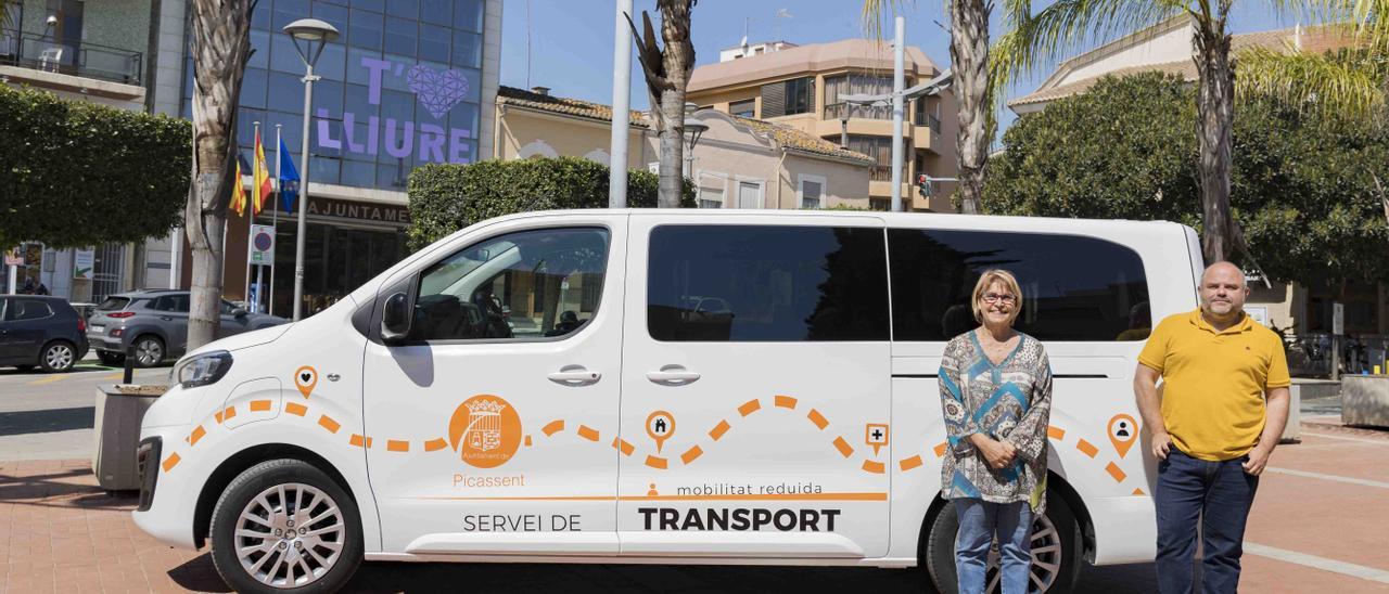 El nou vehicle pel servei de transport per a persones majors amb mobilitat reduïda.