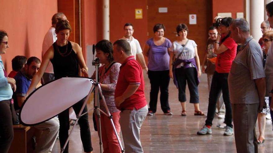 Fotografía y estampación, objetivo de los primeros talleres de verano