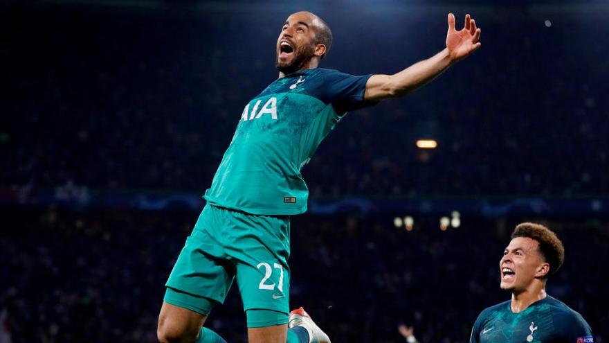 Un jugador del Tottenham celebra un gol.