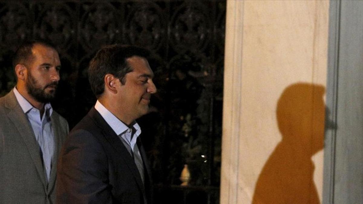 abaquerogreek prime minister alexis tsipras  r  arrives at150821114034