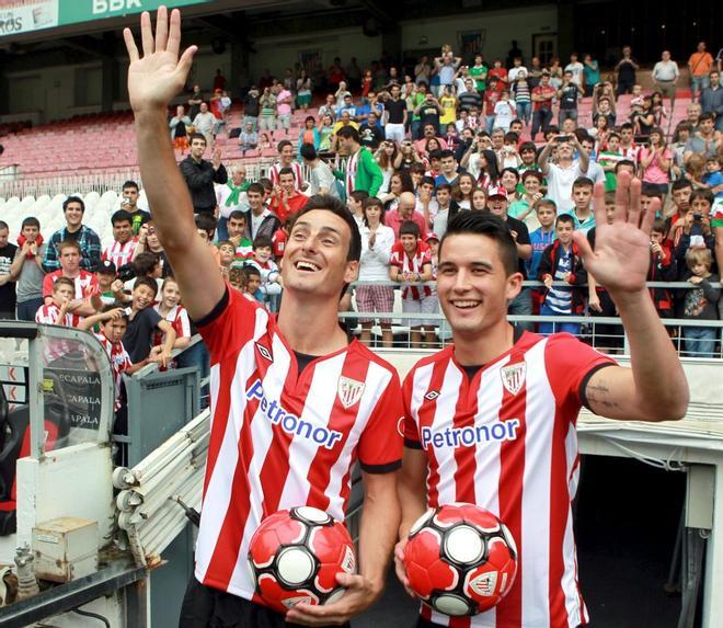 En 2012 Aduriz regresó al ATH Club Bilbao y fue presentado junto a Ismael López