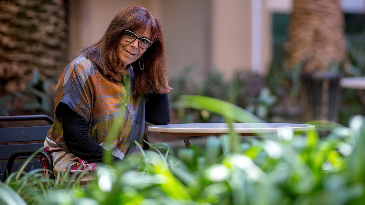 Maria del Mar Bonet, en el patio del Ateneu de Barcelona.