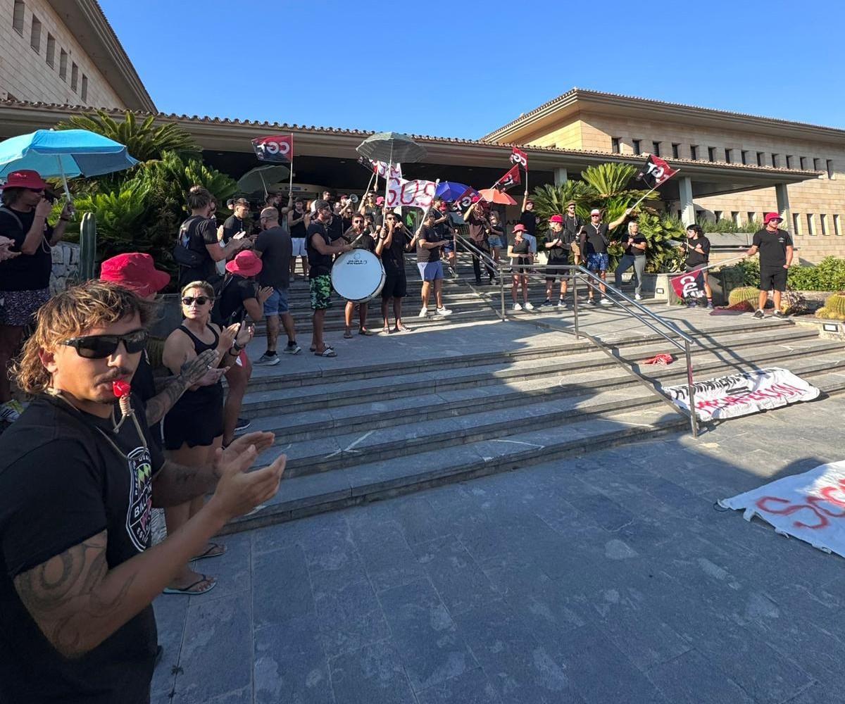 FOTOS | La protesta de los socorristas en Calvià, en imágenes