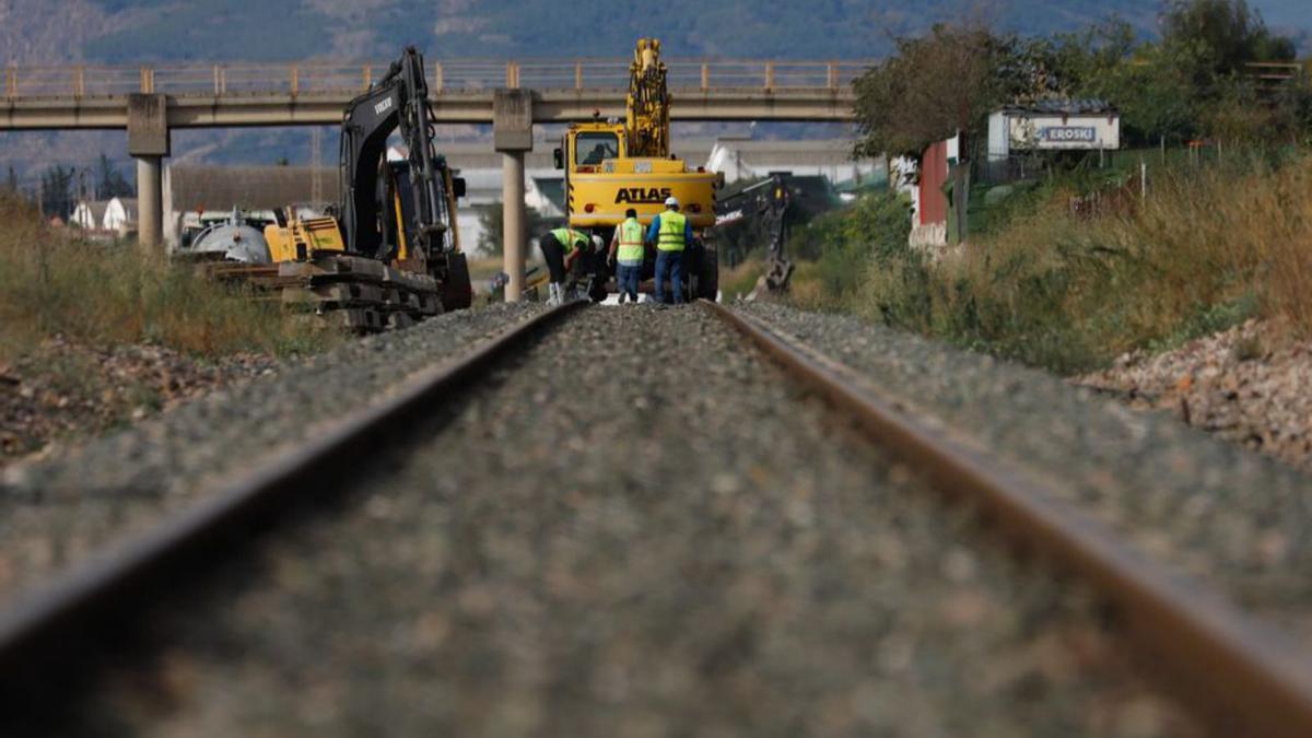 Trabajos de Adif en Alcantarilla para la Alta Velocidad. | EDU BOTELLA (EFE)