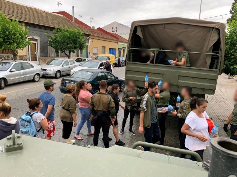 Imagen del despliegue militar en la Vega Baja para auxiliar a vecinos afectados por la gota fría.