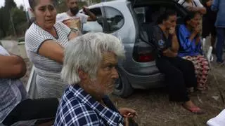 Habla la familia afectada por el incendio en una chabola en Luanco: "Queremos una vivienda; el Ayuntamiento nos ha dejado aquí tirados"