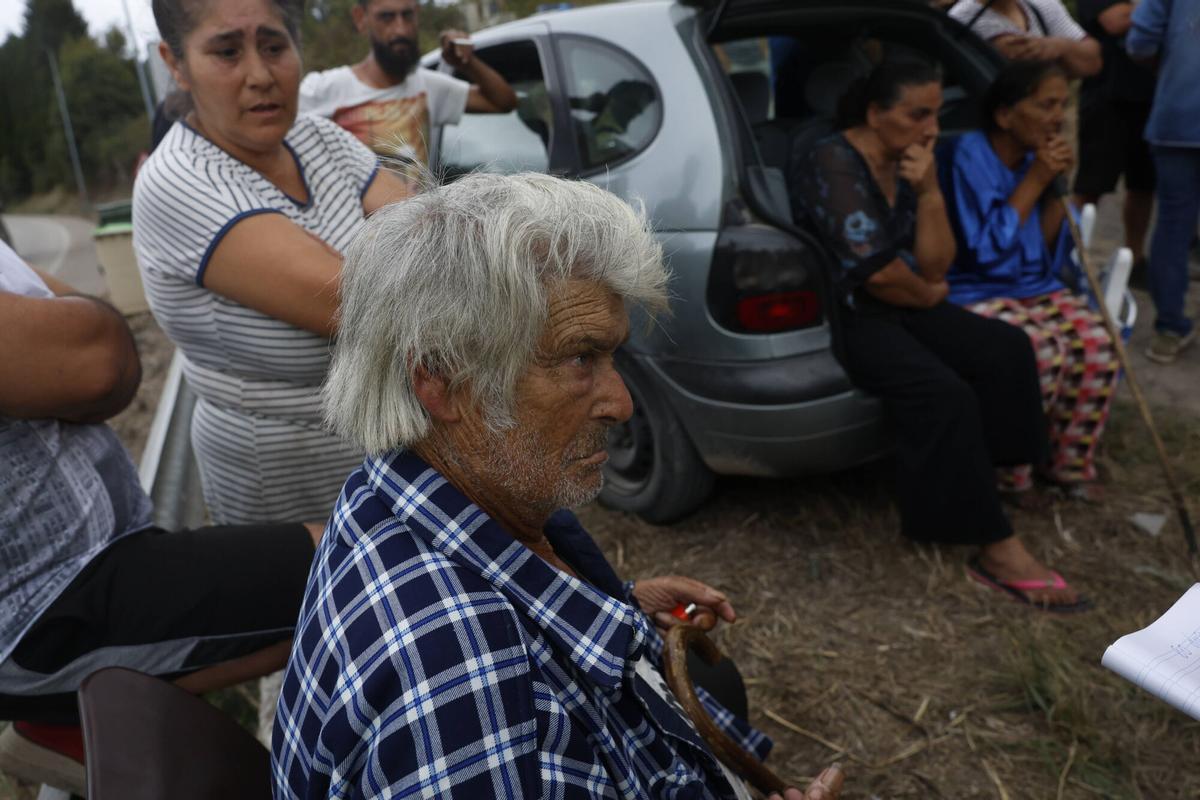 En imágenes: El incendio de una chabola en La Paxarada de Luanco