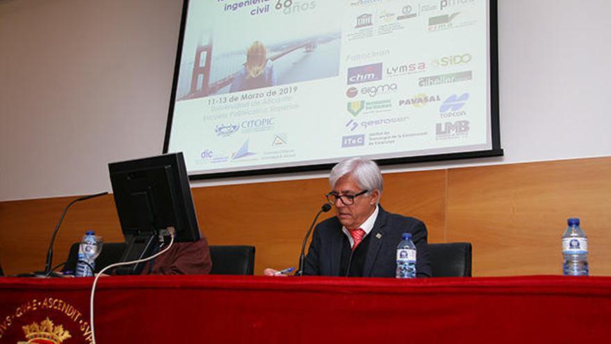 Inauguración de las Jornadas a cargo del Decano del CITOPIC, Pedro Alix